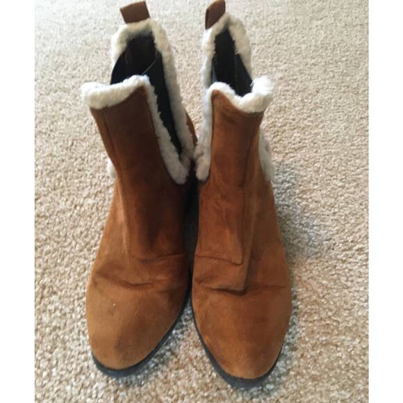 Warm and Cute Modern Rush Size 7 Pull On Bootie With 2' heel - Picture 2 of 6